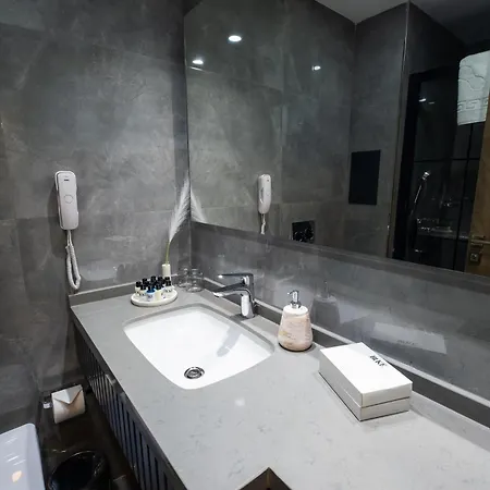 Buke Bomonti Istambul